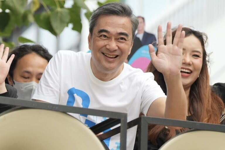 THAÏLANDE – POLITIQUE : Abhisit Vejjajiva promet de “mettre fin à la pauvreté” s’il devient Premier ministre