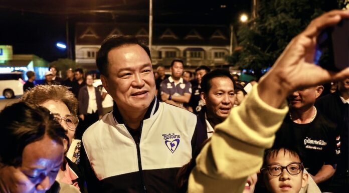 THAÏLANDE – ÉLECTIONS : Anutin fait campagne à Sukhothai en défendant la fermeture de la frontière avec le Cambodge Anutin en campagne