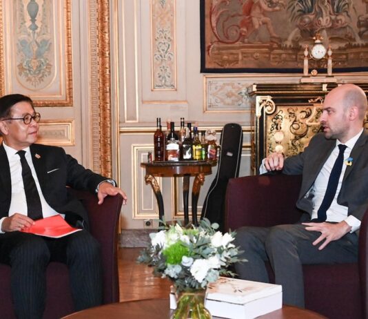 THAÏLANDE – FRANCE : Le chef de la diplomatie thaïlandaise s’estime « satisfait » de sa visite à Paris