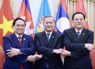 Hun Manet, son homologue vietnamien Pham Minh Chinh et le Premier ministre laotien Sonexay Siphandone