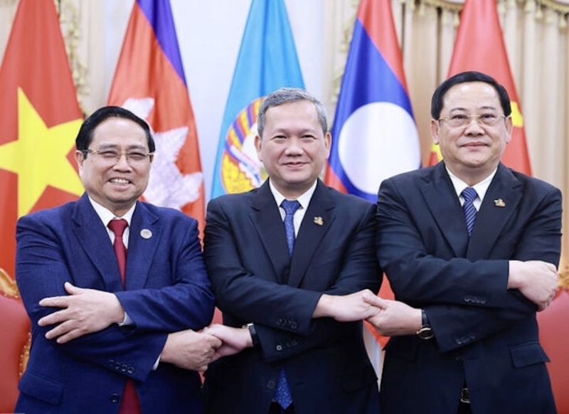 Hun Manet, son homologue vietnamien Pham Minh Chinh et le Premier ministre laotien Sonexay Siphandone