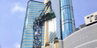 chute d'une grue Terminal 21