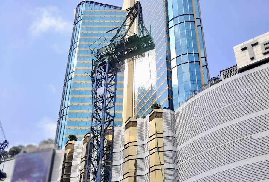 chute d'une grue Terminal 21