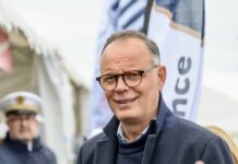 FRANCE – POLITIQUE : Vue d’ailleurs, le premier veut l’Élysée, le second voulait Loana Édouard Philippe