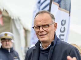 FRANCE – POLITIQUE : Vue d’ailleurs, le premier veut l’Élysée, le second voulait Loana Édouard Philippe