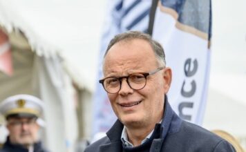 FRANCE – POLITIQUE : Vue d’ailleurs, le premier veut l’Élysée, le second voulait Loana Édouard Philippe