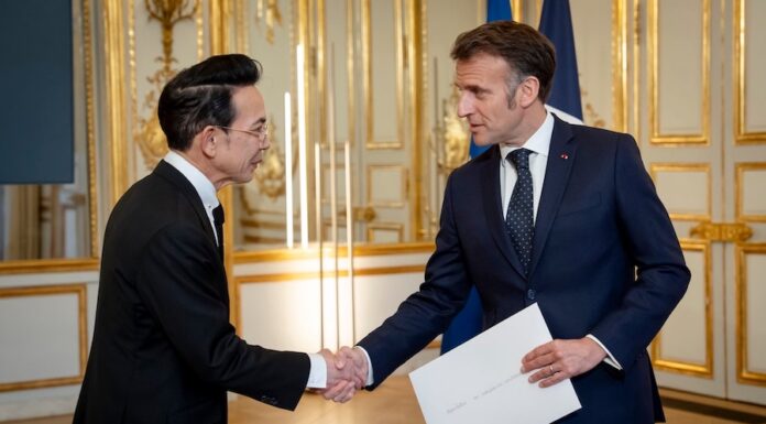 THAÏLANDE – FRANCE : Nikorndej Balankura présente ses lettres de créance à Emmanuel Macron