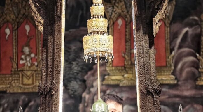 THAÏLANDE – MONARCHIE : Cérémonie du changement de parure du Bouddha d’Émeraude