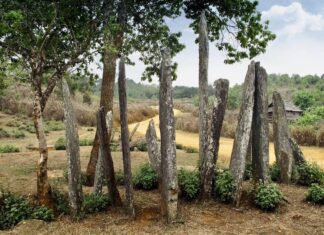 menhirs de Hintang Laos