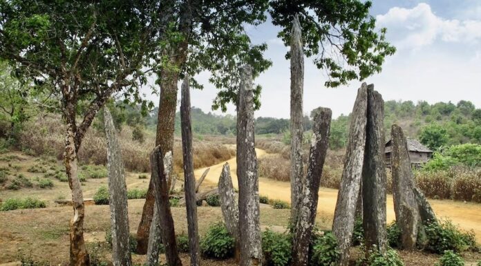 menhirs de Hintang Laos