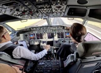 THAÏLANDE – MONARCHIE : Le roi aux commandes pour un vol officiel vers le Laos