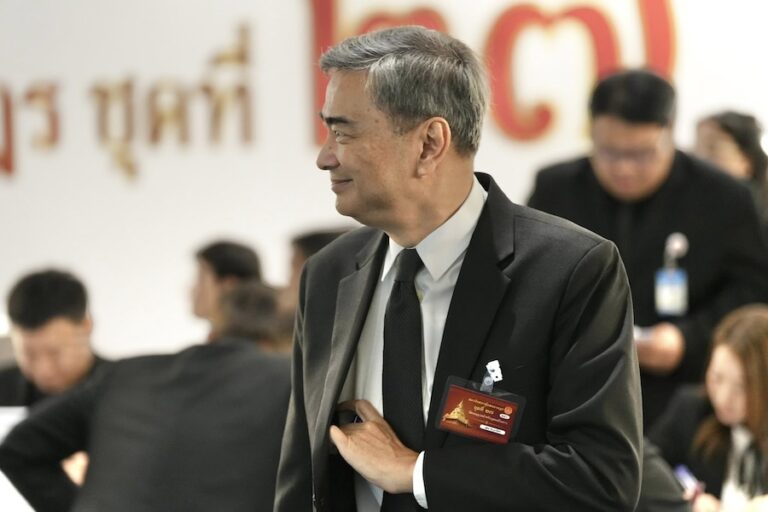 Démocrate Abhisit