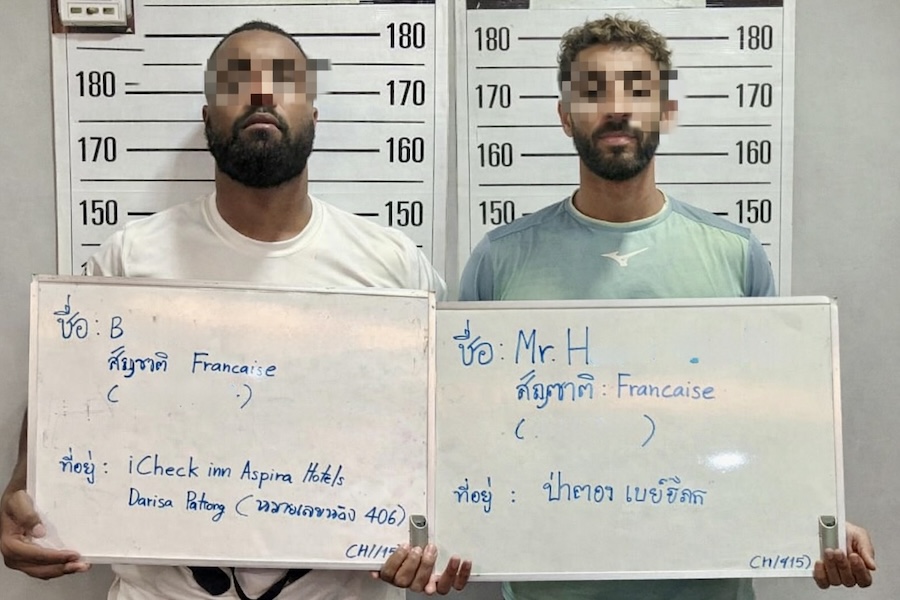 Deux Français à la station de police