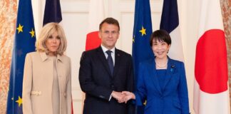 Emmanuel Macron avec Sanae Takaichi