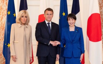 Emmanuel Macron avec Sanae Takaichi