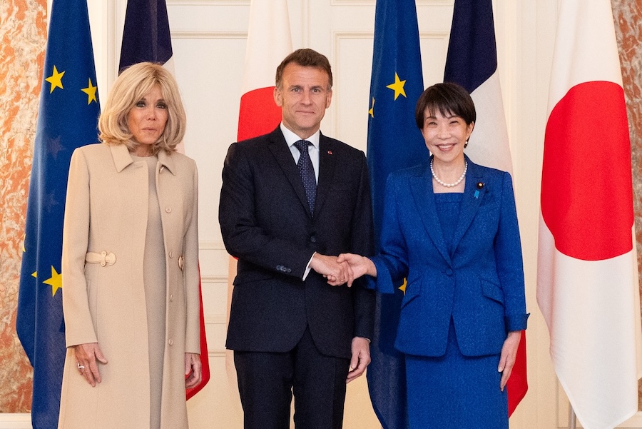 Emmanuel Macron avec Sanae Takaichi