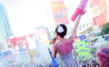 BANGKOK – SOCIÉTÉ : Miss World 2025 célèbre Songkran au cœur de centralwOrld Opal Suchata Chuangsri Central World