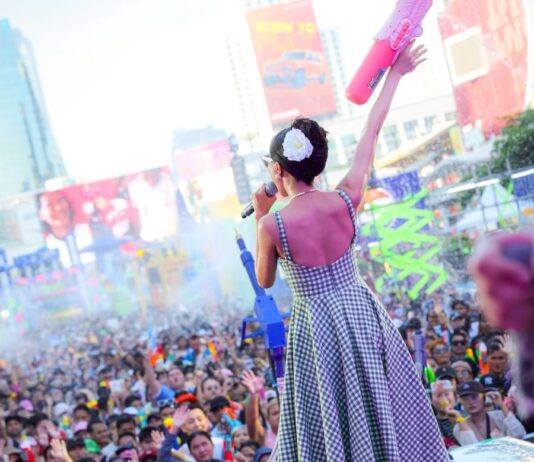 BANGKOK – SOCIÉTÉ : Miss World 2025 célèbre Songkran au cœur de centralwOrld Opal Suchata Chuangsri Central World