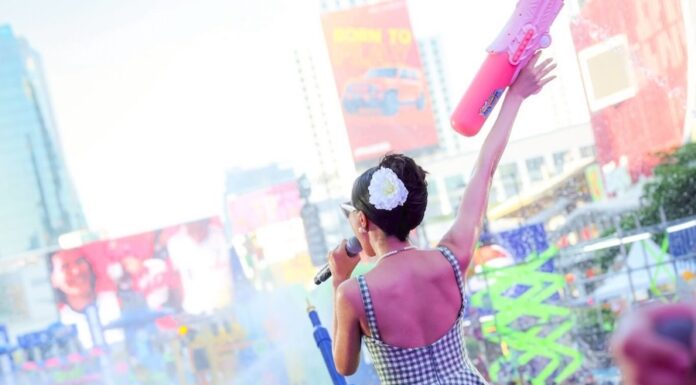 BANGKOK – SOCIÉTÉ : Miss World 2025 célèbre Songkran au cœur de centralwOrld Opal Suchata Chuangsri Central World