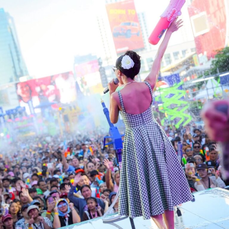 BANGKOK – SOCIÉTÉ : Miss World 2025 célèbre Songkran au cœur de centralwOrld