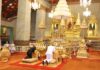 THAÏLANDE – MONARCHIE : Le Roi et la Reine président la cérémonie royale de Songkran au Grand Palais Roi et Reine de Thaïlande