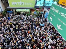 BANGKOK – SOCIÉTÉ : Affluence record et ambiance festive pour Songkran à Silom