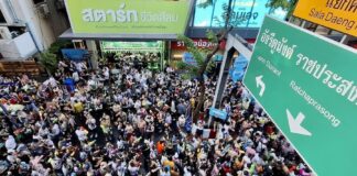 BANGKOK – SOCIÉTÉ : Affluence record et ambiance festive pour Songkran à Silom