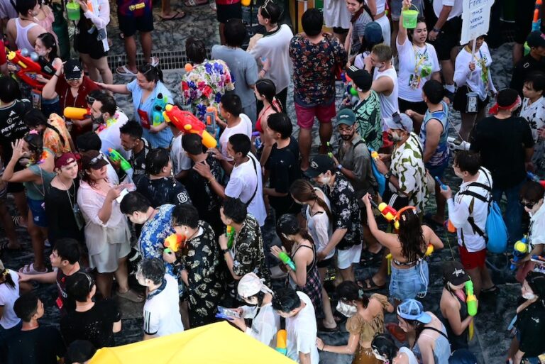 THAÏLANDE – CHRONIQUE : Que d’eau, que d’eau… Suk San Wan Songkran !