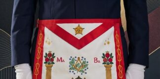 THAÏLANDE – FRANCE : Le Grand Maître de la Grande Loge de France en conférence à Bangkok Tablier maçonnique GLDF