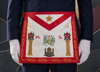 THAÏLANDE – FRANCE : Le Grand Maître de la Grande Loge de France en conférence à Bangkok Tablier maçonnique GLDF