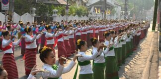 THAÏLANDE – CULTURE : 730 danseuses célèbrent les 730 ans de Chiang Mai danseuses Chiang Mai