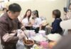 THAÏLANDE – FRANCE : À Paris, Anutin joue les chefs cuisiniers avec un somtam improvisé