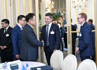 THAÏLANDE – ÉCONOMIE : EssilorLuxottica veut développer ses lunettes IA dans le royaume Essilor - Thaïlande