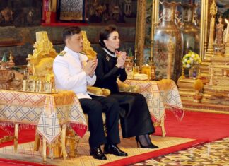 THAÏLANDE – TRADITION : Le Roi et la Reine ont présidé la cérémonie royale des semailles au Grand Palais Roi et Reine de Thaïlande