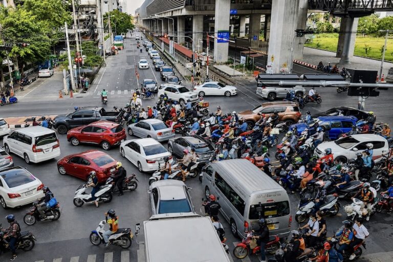 THAÏLANDE – ACCIDENT : Collision dramatique à Makkasan : huit morts, Bangkok sous le choc