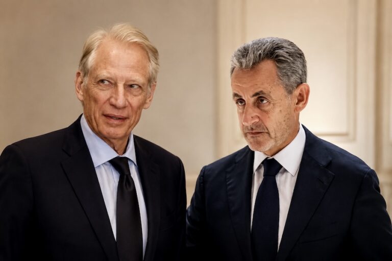 FRANCE – POLITIQUE : Vue d’ailleurs, Sarkozy-Villepin, au comptoir du boucher