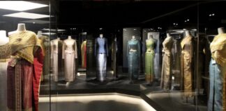 THAÏLANDE – CULTURE : La mode thaïlandaise rayonne à Paris avec l’exposition « La Mode en Majesté »