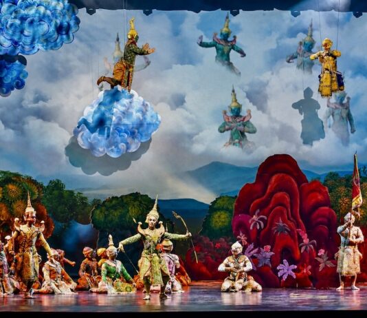 théâtre masqué traditionnel thaïlandais