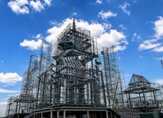 THAÏLANDE – MONARCHIE : Sanam Luang se prépare aux funérailles royales de la reine Sirikit
