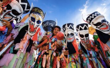 THAÏLANDE – CULTURE : Phi Ta Khon, le fascinant « festival des fantômes » qui fait vibrer l’Isan