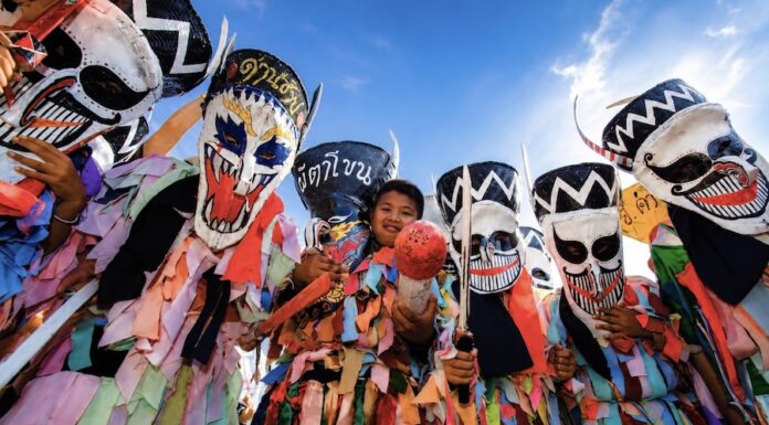 THAÏLANDE – CULTURE : Phi Ta Khon, le fascinant « festival des fantômes » qui fait vibrer l’Isan