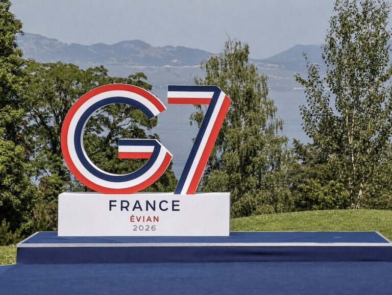 FRANCE – POLITIQUE : Vue d’ailleurs, à Évian, l&rsquo;échec des centurions