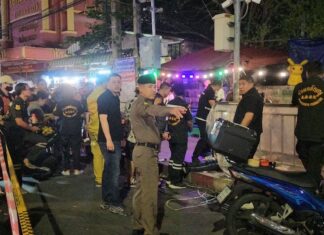 BANGKOK – SOCIÉTÉ : Un policier se rend après une fusillade mortelle liée à un différend avec des moto-taxis