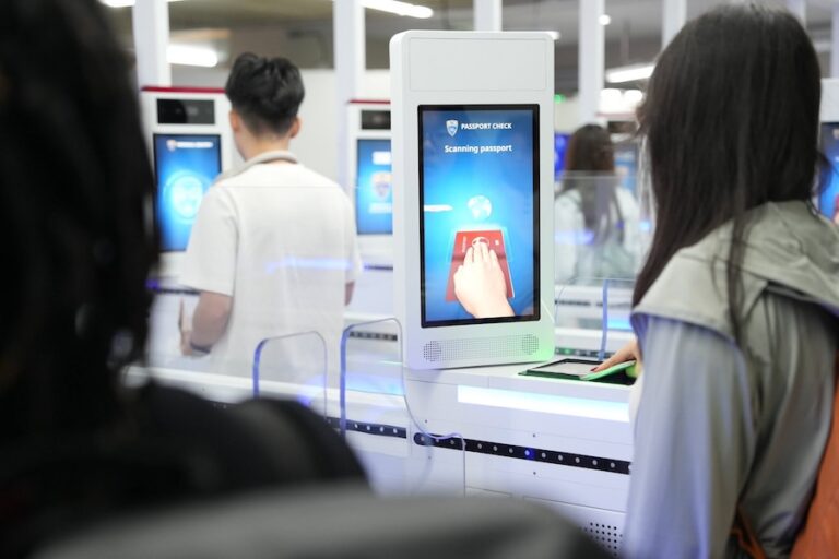 PHUKET – TOURISME : Départs plus rapides grâce aux nouveaux portiques automatiques de l&rsquo;aéroport