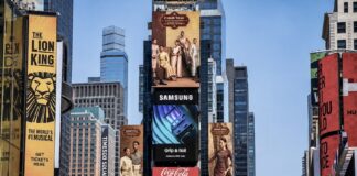 THAÏLANDE – NEW YORK : Le costume royal thaïlandais s’offre les écrans de Times Square
