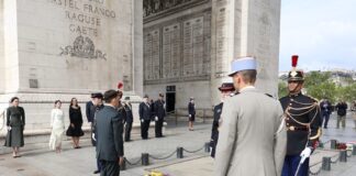 THAÏLANDE – FRANCE : Rama X s’inscrit dans les pas de son père sous l’Arc de Triomphe Rama X arc de triomphe
