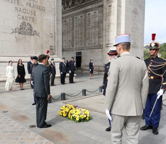 THAÏLANDE – FRANCE : Rama X s’inscrit dans les pas de son père sous l’Arc de Triomphe Rama X arc de triomphe