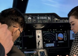 THAÏLANDE – FRANCE : Pilote passionné, Rama X conclut sa visite d’État par une étape chez Airbus