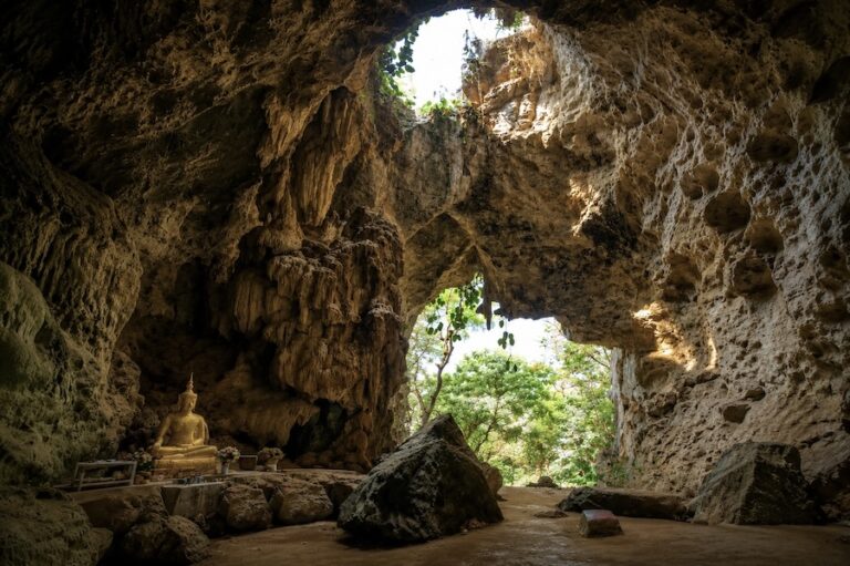 THAÏLANDE – TOURISME : À Chiang Mai, la spectaculaire grotte de Tham Luang Mae Sap rouvre après trois mois de travaux