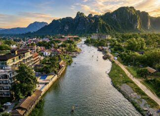 LAOS – JUSTICE : Pourquoi l’enquête sur les six touristes morts à Vang Vieng n’aboutit toujours pas Vang Vieng